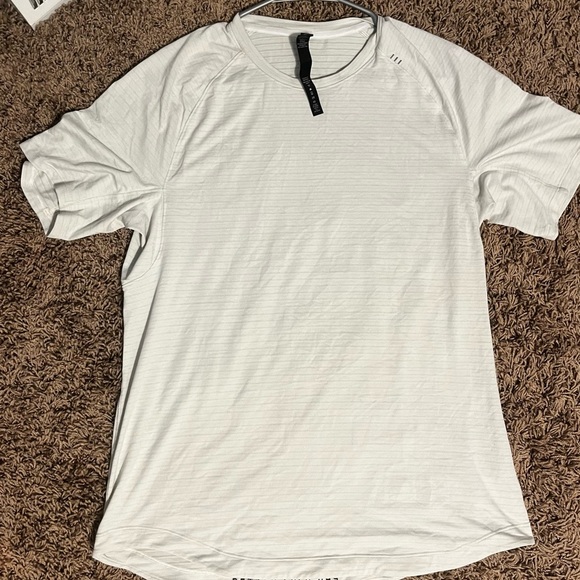 Metal Vent Tech Lululemon
Short-Sleeve Shirt - Picture 1 of 4